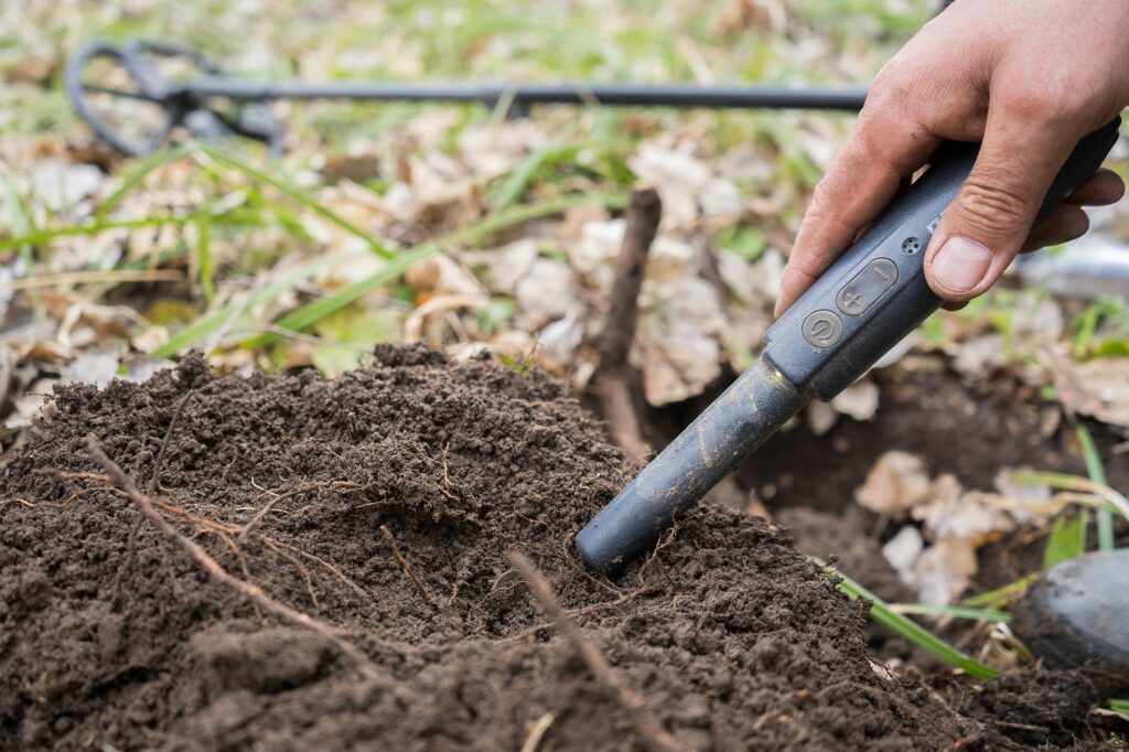 The 6 Best Pinpointer Metal Detectors In 2024